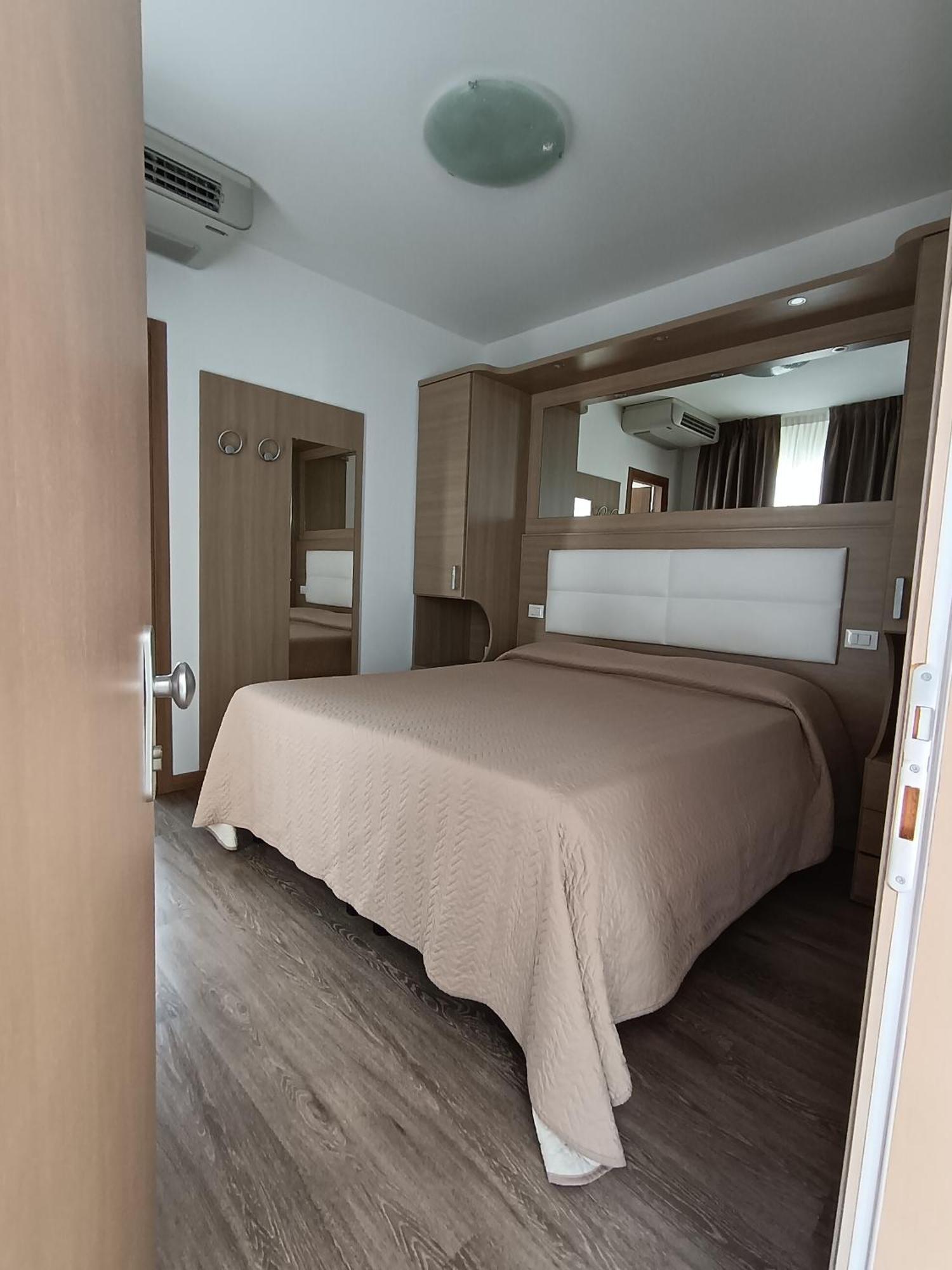 Hotel Columbia & Ninfea Lido di Jesolo Exteriör bild